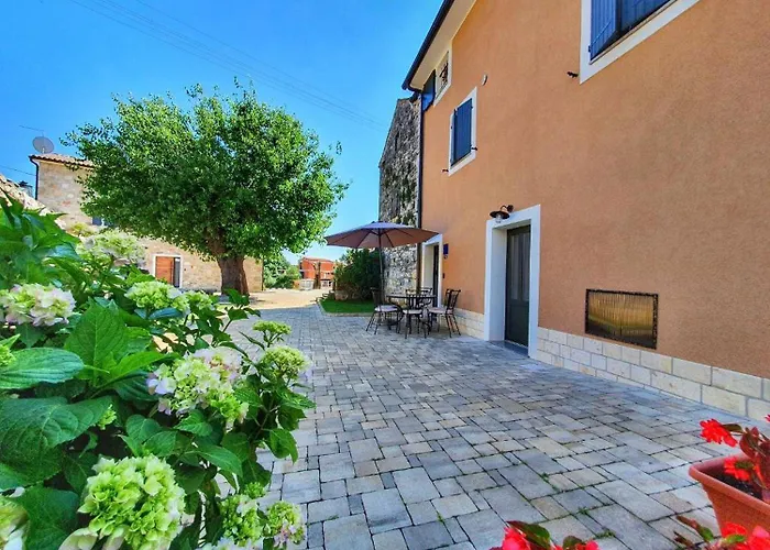 Komfortables Mit Whirlpool, Pool, Klima, Privater Terrasse - Nur 5 Km Bis