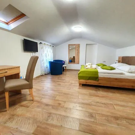 Komfortables Mit Whirlpool, Pool, Klima, Privater Terrasse - Nur 5 Km Bis Poreč