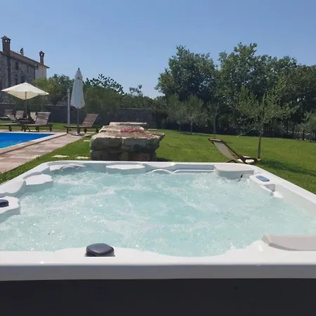 Komfortables Mit Whirlpool, Pool, Klima, Privater Terrasse - Nur 5 Km Bis Apartman Porec