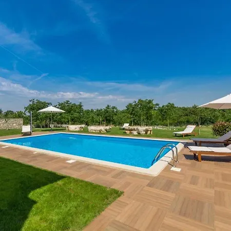 Appartement Komfortables Mit Whirlpool, Pool, Klima, Privater Terrasse - Nur 5 Km Bis Poreč