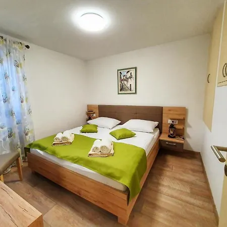 Komfortables Mit Whirlpool, Pool, Klima, Privater Terrasse - Nur 5 Km Bis Porec