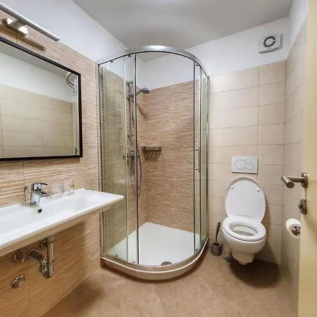 Komfortables Mit Whirlpool, Pool, Klima, Privater Terrasse - Nur 5 Km Bis Apartman
