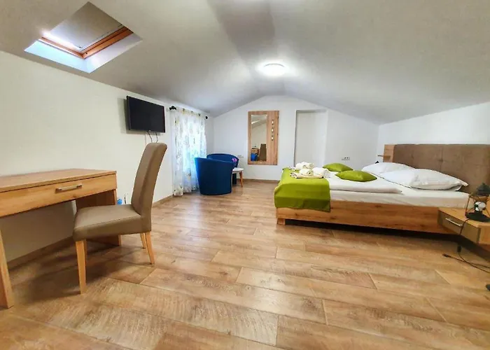Komfortables Mit Whirlpool, Pool, Klima, Privater Terrasse - Nur 5 Km Bis Poreč