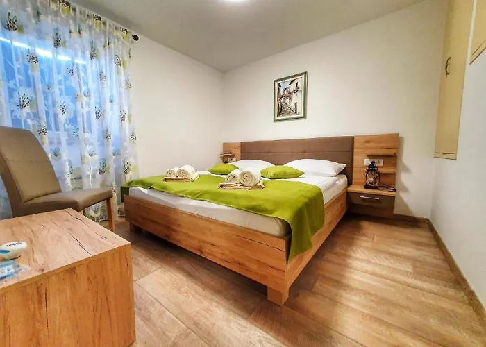 Komfortables Mit Whirlpool, Pool, Klima, Privater Terrasse - Nur 5 Km Bis