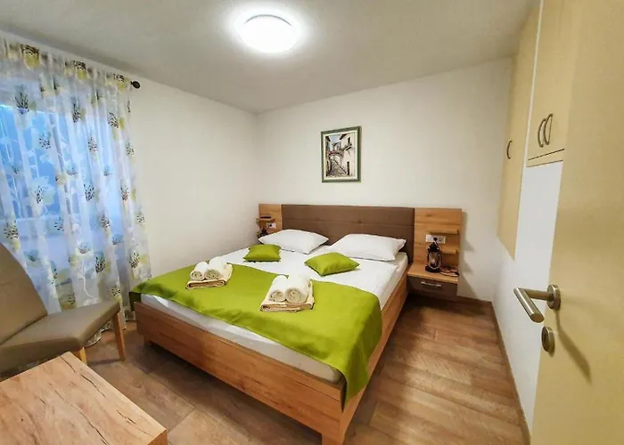 Komfortables Mit Whirlpool, Pool, Klima, Privater Terrasse - Nur 5 Km Bis Poreč